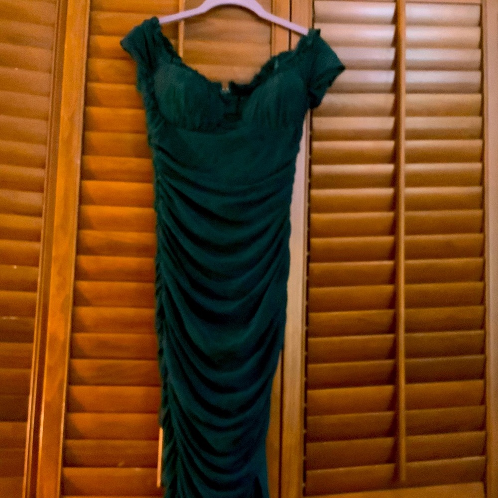 Sexy cap sleeved ruched dress NWT
